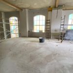 Beständsgebäude: Deckenrückbau und Sanierung Putz